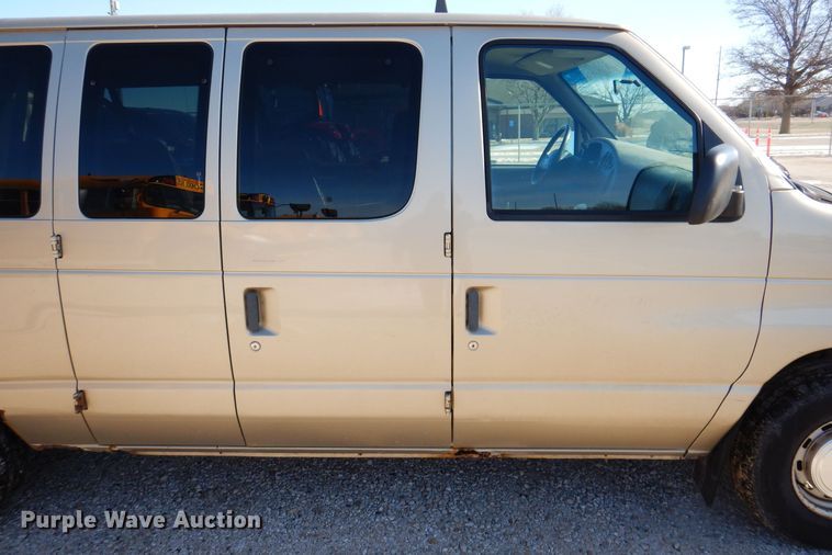 image for item KW9593 2000 Ford E150 XL  van
