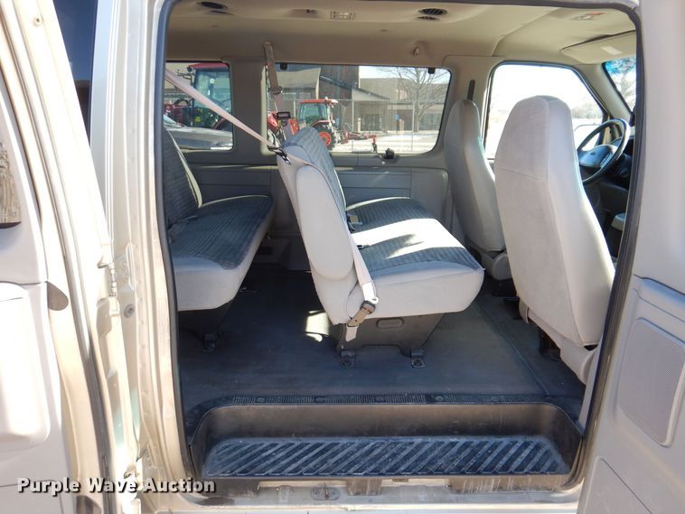 image for item KW9593 2000 Ford E150 XL  van