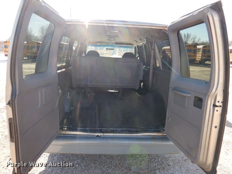 image for item KW9593 2000 Ford E150 XL  van