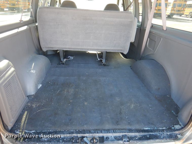 image for item KW9593 2000 Ford E150 XL  van