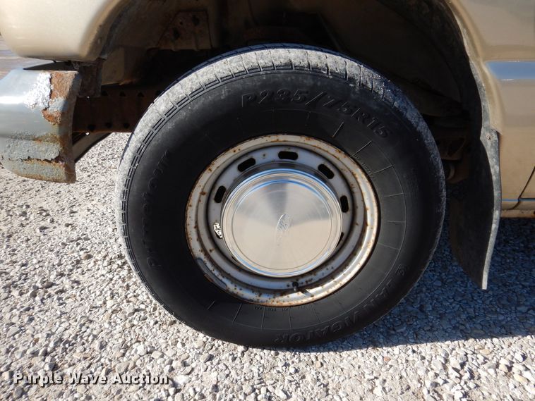 image for item KW9593 2000 Ford E150 XL  van