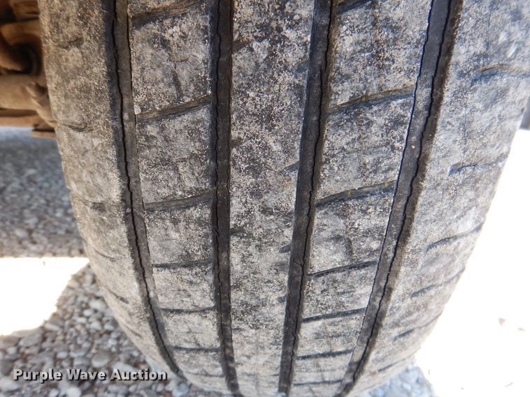 image for item KW9593 2000 Ford E150 XL  van