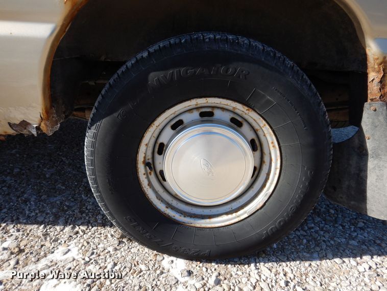 image for item KW9593 2000 Ford E150 XL  van