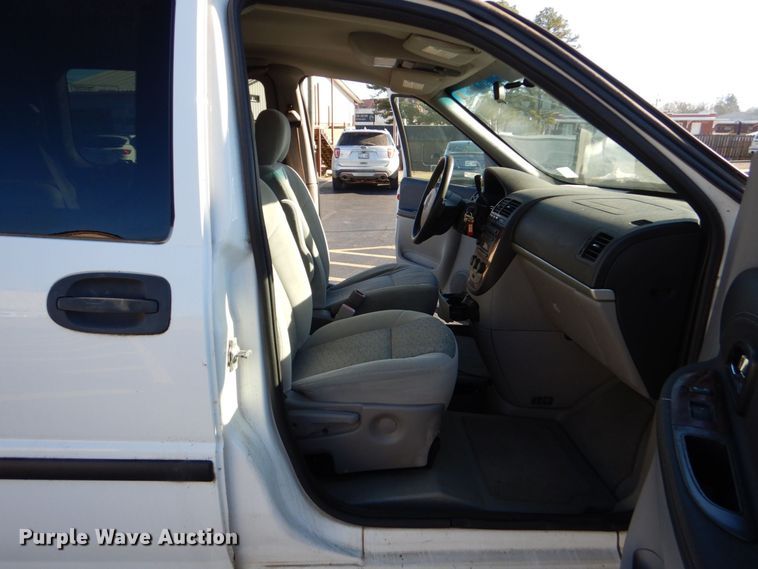 image for item LI9048 2008 Chevrolet Uplander  handicap accessible van
