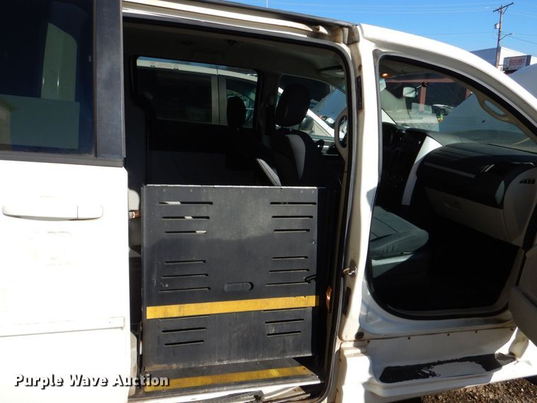 image for item LI9049 2010 Dodge Grand Caravan SE  handicap accessible van