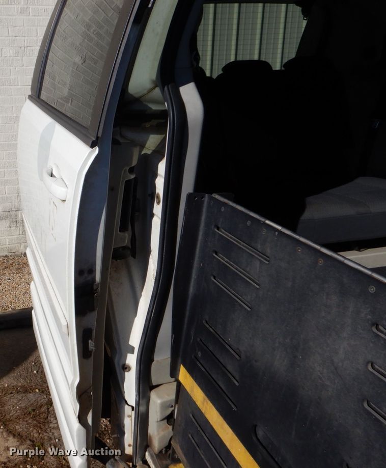image for item LI9049 2010 Dodge Grand Caravan SE  handicap accessible van