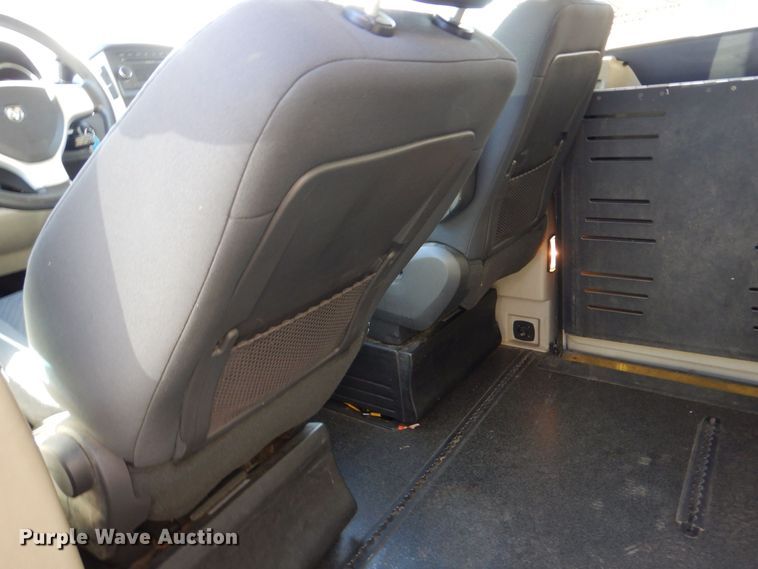 image for item LI9049 2010 Dodge Grand Caravan SE  handicap accessible van