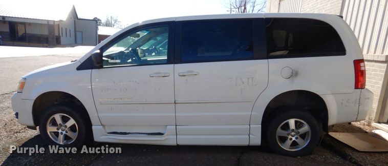 image for item LI9050 2010 Dodge Grand Caravan SE  handicap accessible van