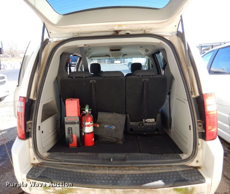 image for item LI9050 2010 Dodge Grand Caravan SE  handicap accessible van