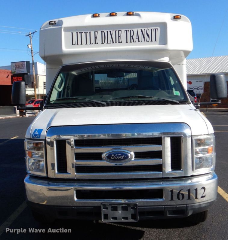 image for item LI9051 2013 Ford E350 Super Duty  shuttle bus