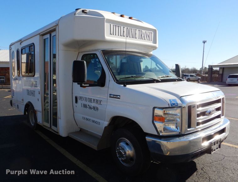 image for item LI9051 2013 Ford E350 Super Duty  shuttle bus