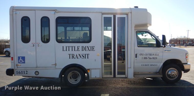 image for item LI9051 2013 Ford E350 Super Duty  shuttle bus