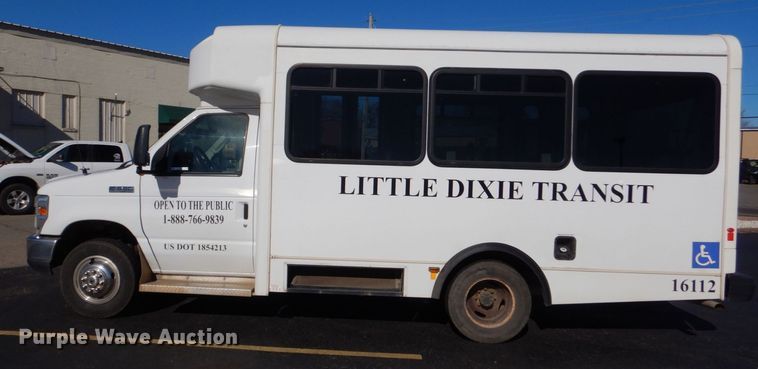 image for item LI9051 2013 Ford E350 Super Duty  shuttle bus