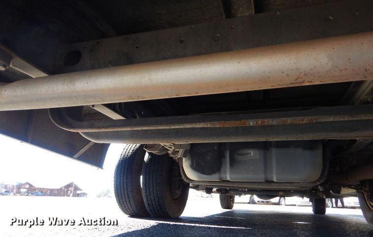 image for item LI9051 2013 Ford E350 Super Duty  shuttle bus