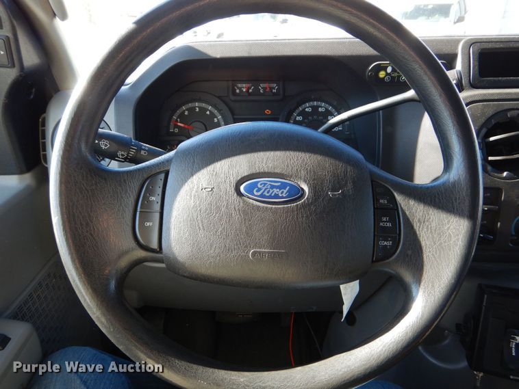 image for item LI9051 2013 Ford E350 Super Duty  shuttle bus