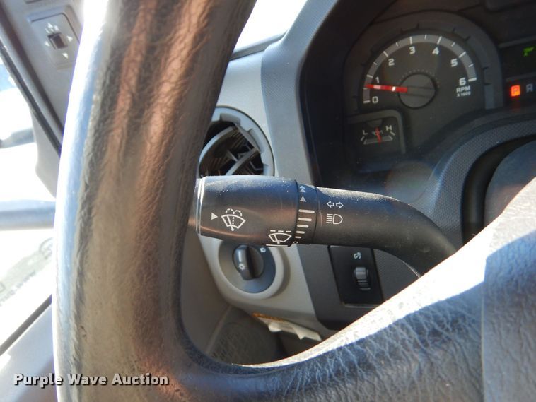 image for item LI9051 2013 Ford E350 Super Duty  shuttle bus