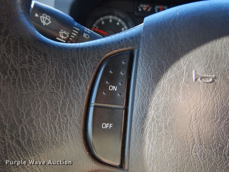 image for item LI9051 2013 Ford E350 Super Duty  shuttle bus