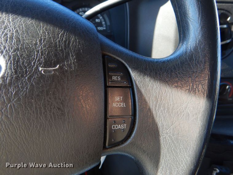 image for item LI9051 2013 Ford E350 Super Duty  shuttle bus