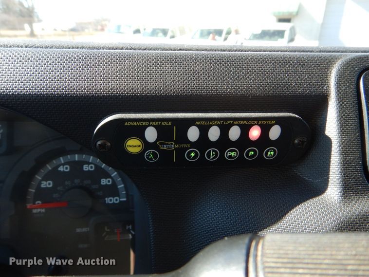 image for item LI9051 2013 Ford E350 Super Duty  shuttle bus