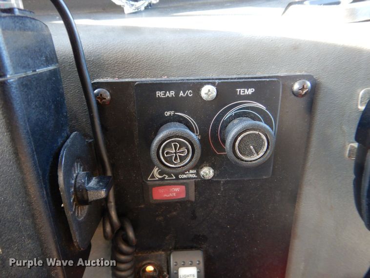 image for item LI9051 2013 Ford E350 Super Duty  shuttle bus