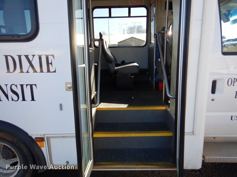 image for item LI9051 2013 Ford E350 Super Duty  shuttle bus