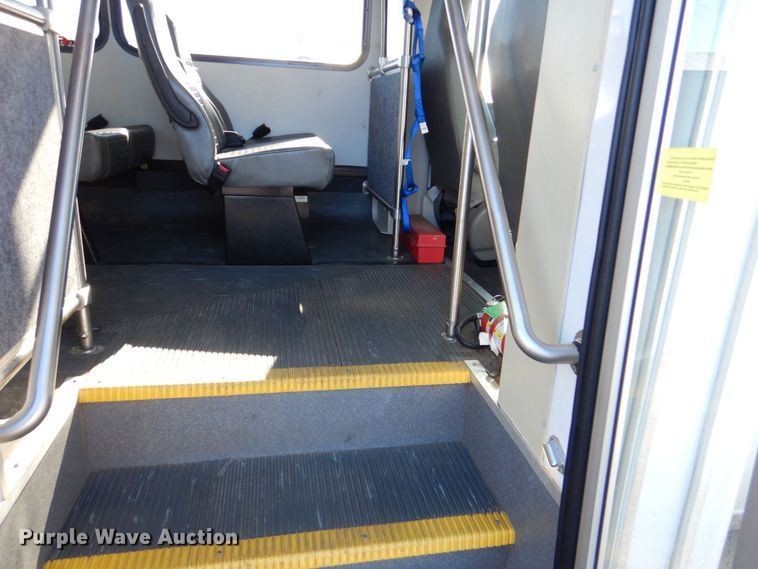 image for item LI9051 2013 Ford E350 Super Duty  shuttle bus