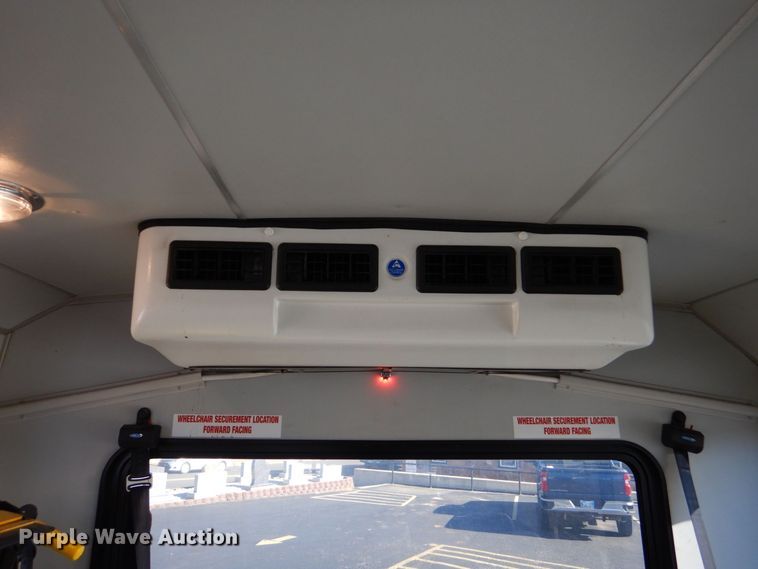 image for item LI9051 2013 Ford E350 Super Duty  shuttle bus