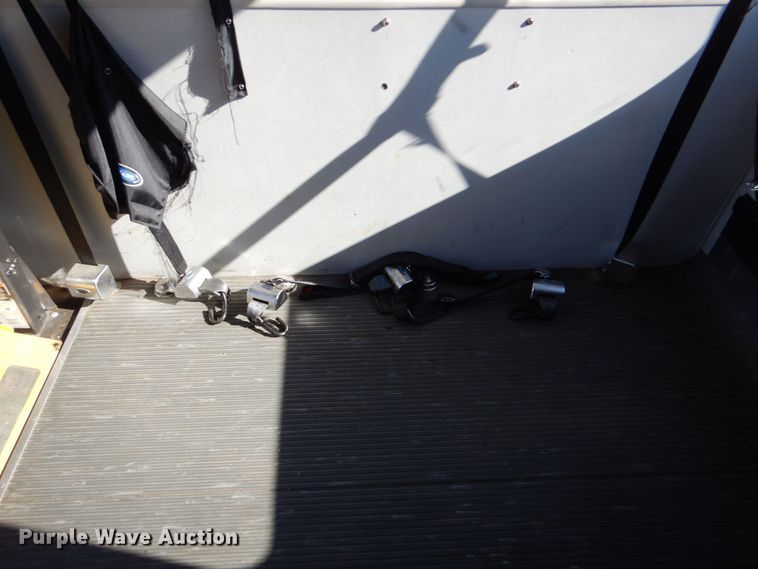 image for item LI9051 2013 Ford E350 Super Duty  shuttle bus