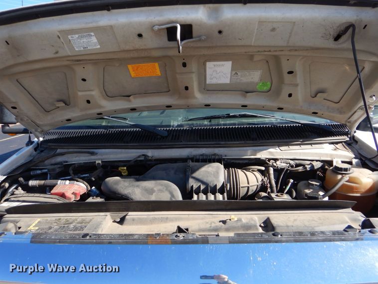 image for item LI9051 2013 Ford E350 Super Duty  shuttle bus