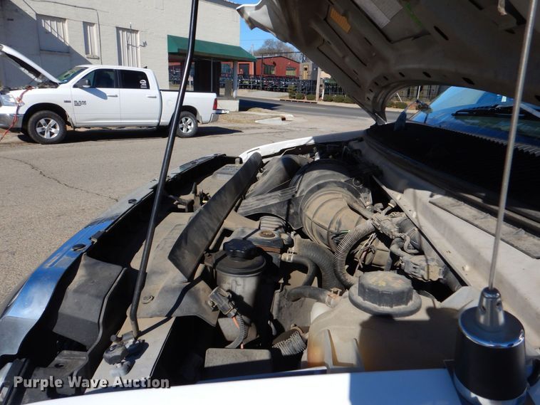 image for item LI9051 2013 Ford E350 Super Duty  shuttle bus