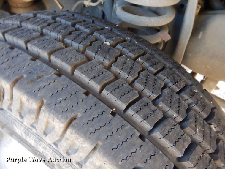 image for item LI9051 2013 Ford E350 Super Duty  shuttle bus