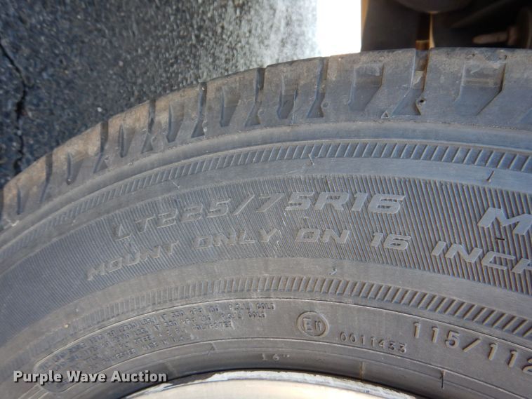 image for item LI9051 2013 Ford E350 Super Duty  shuttle bus