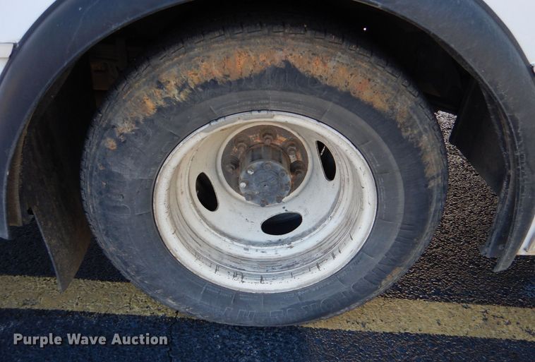 image for item LI9051 2013 Ford E350 Super Duty  shuttle bus