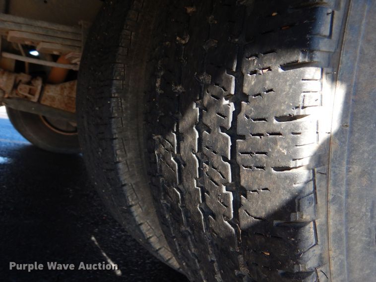 image for item LI9051 2013 Ford E350 Super Duty  shuttle bus