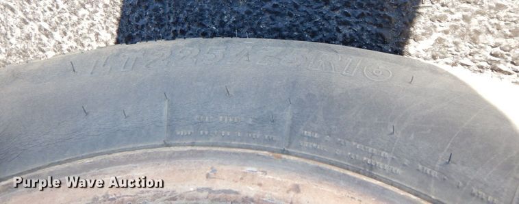 image for item LI9051 2013 Ford E350 Super Duty  shuttle bus