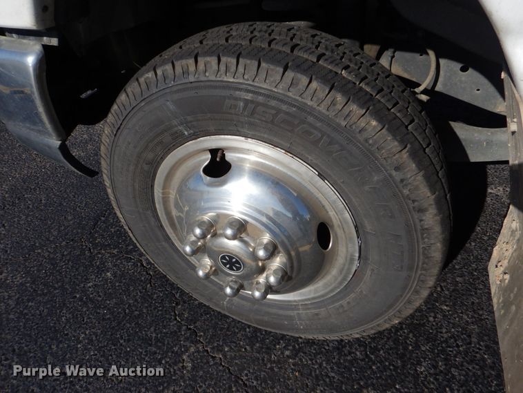 image for item LI9051 2013 Ford E350 Super Duty  shuttle bus