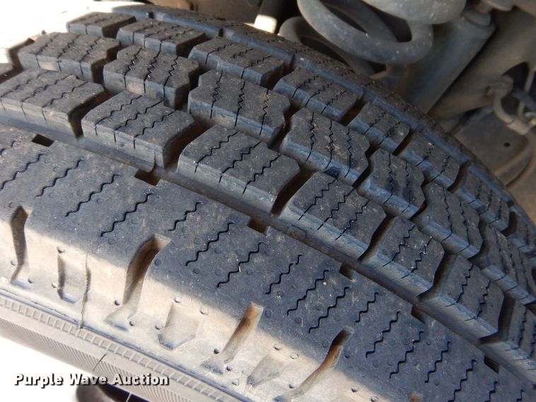 image for item LI9051 2013 Ford E350 Super Duty  shuttle bus