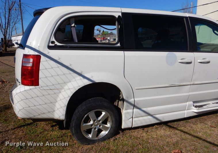 image for item LI9052 2010 Dodge Grand Caravan SE  handicap accessible van