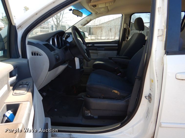 image for item LI9052 2010 Dodge Grand Caravan SE  handicap accessible van