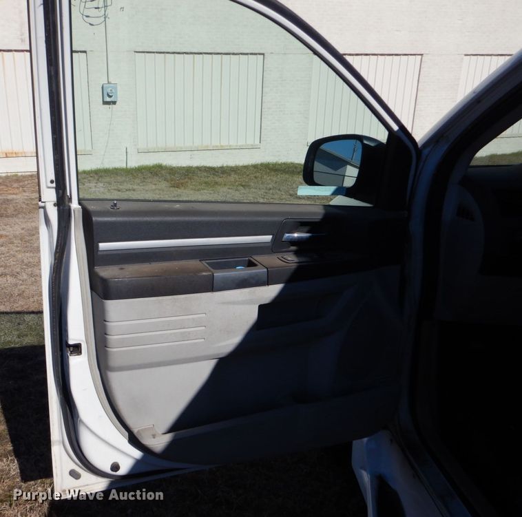 image for item LI9052 2010 Dodge Grand Caravan SE  handicap accessible van