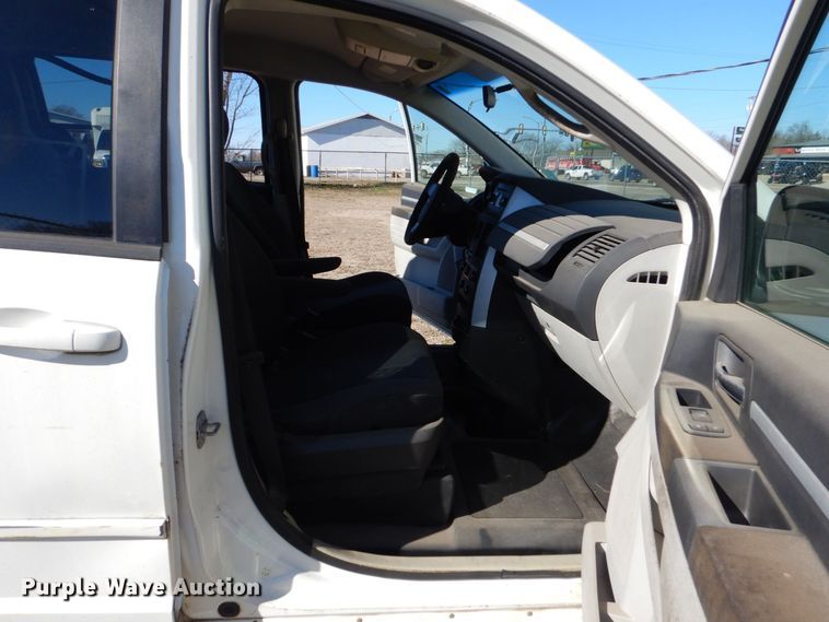 image for item LI9052 2010 Dodge Grand Caravan SE  handicap accessible van