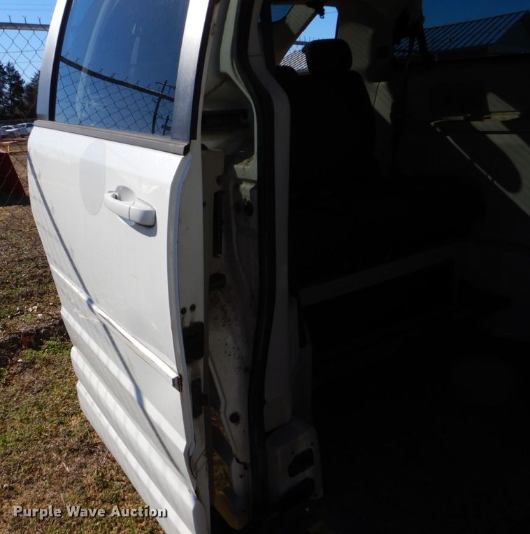 image for item LI9052 2010 Dodge Grand Caravan SE  handicap accessible van