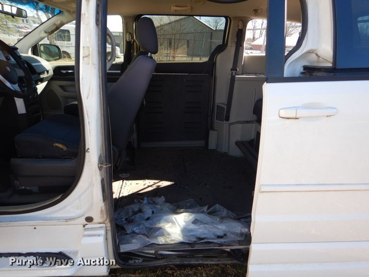 image for item LI9052 2010 Dodge Grand Caravan SE  handicap accessible van