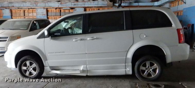 image for item LI9053 2010 Dodge Grand Caravan SE  handicap accessible van
