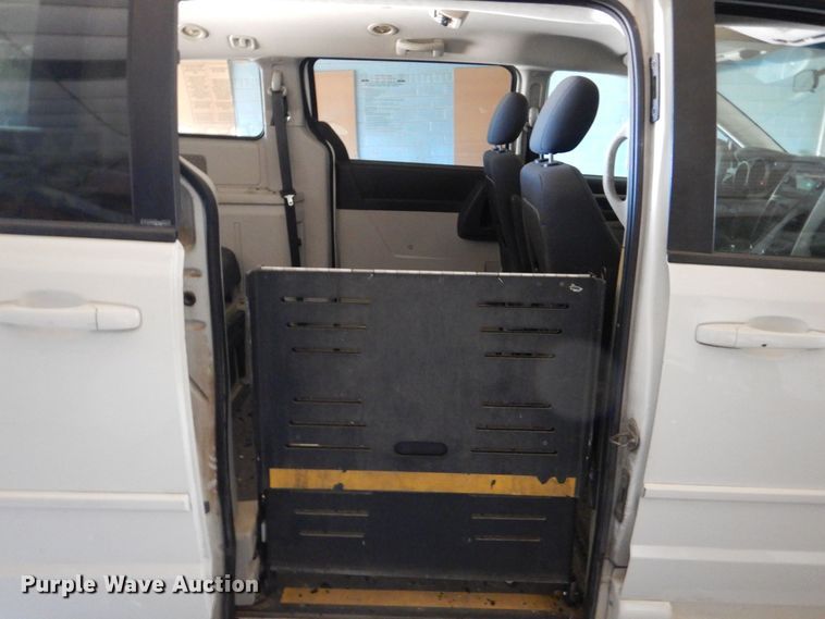 image for item LI9053 2010 Dodge Grand Caravan SE  handicap accessible van