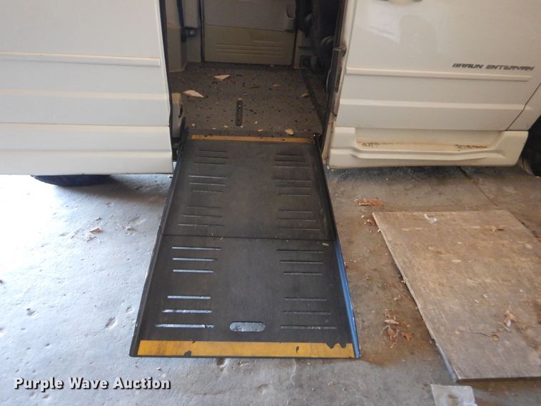 image for item LI9053 2010 Dodge Grand Caravan SE  handicap accessible van