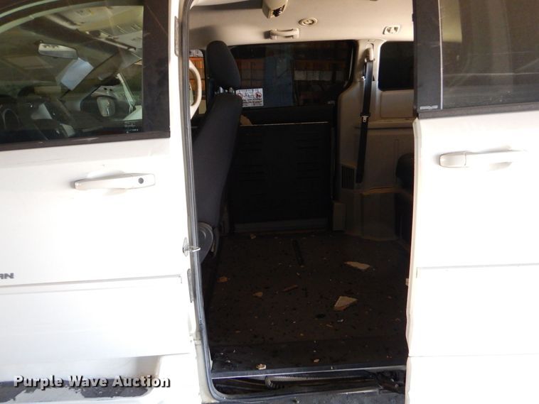 image for item LI9053 2010 Dodge Grand Caravan SE  handicap accessible van