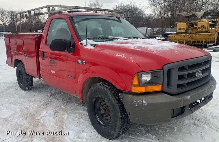 image for item LI9064 1999 Ford F250 Super Duty  utility bed pickup truck