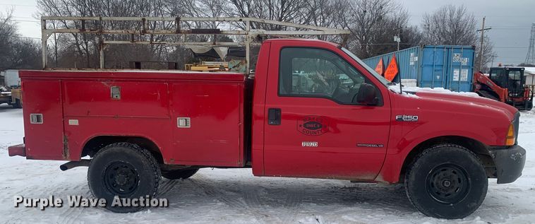 image for item LI9064 1999 Ford F250 Super Duty  utility bed pickup truck