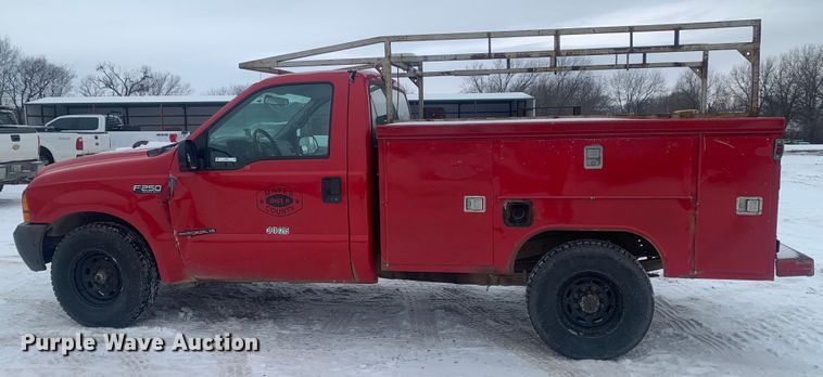 image for item LI9064 1999 Ford F250 Super Duty  utility bed pickup truck